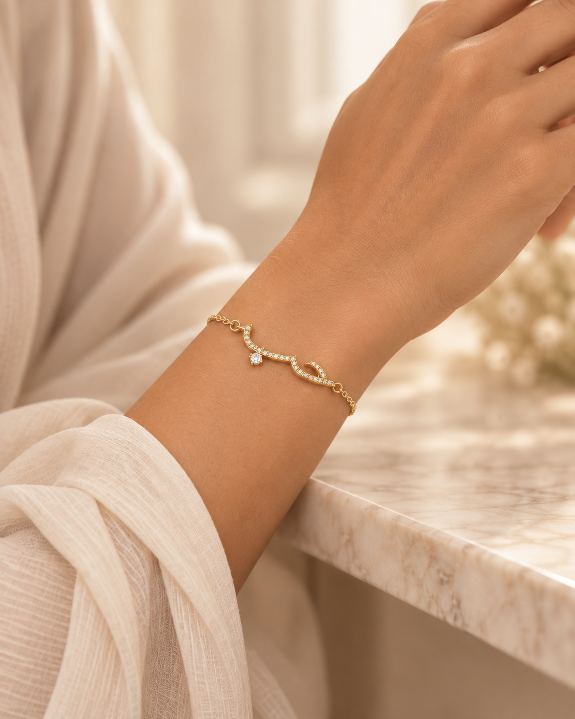 Noor Script Armband