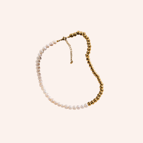 De pearl en gold sphere ketting