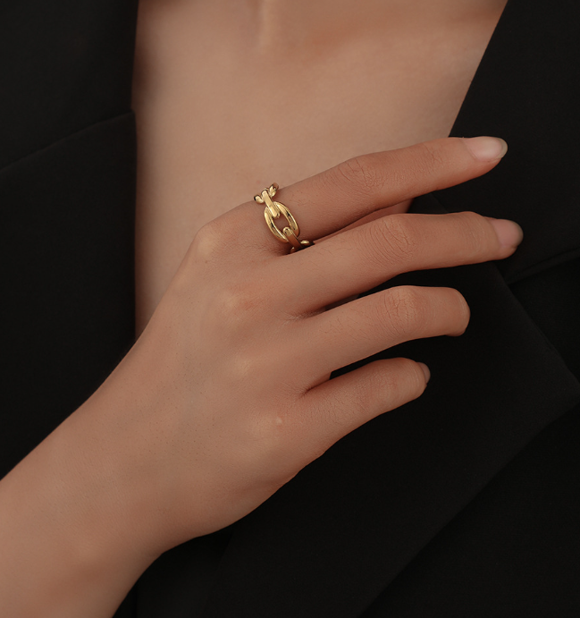 De chain cuff ring