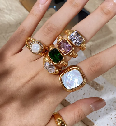 De big strass statement ring