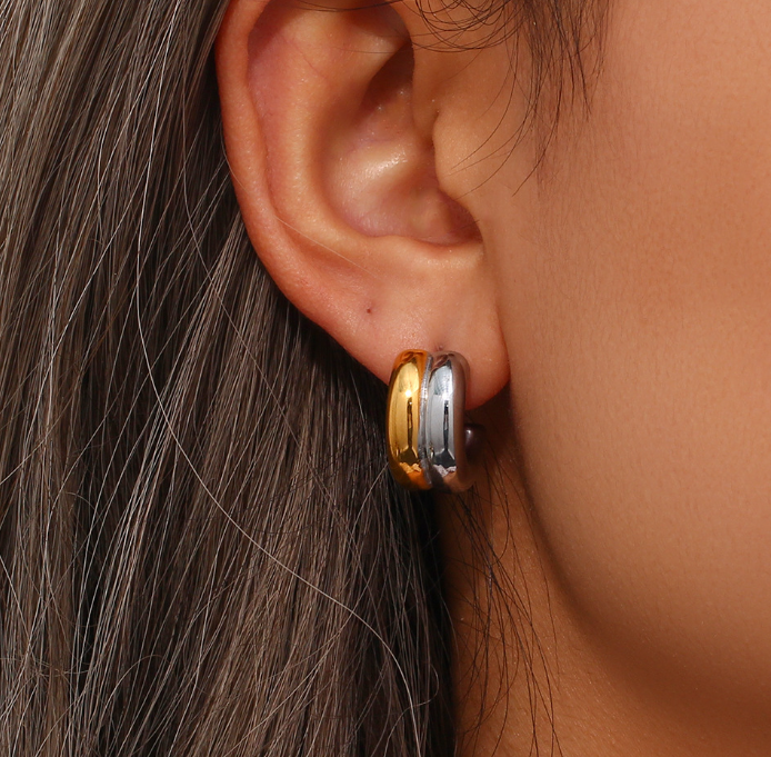 De sculpted curve oorbellen