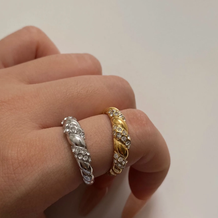De twisted spark ring