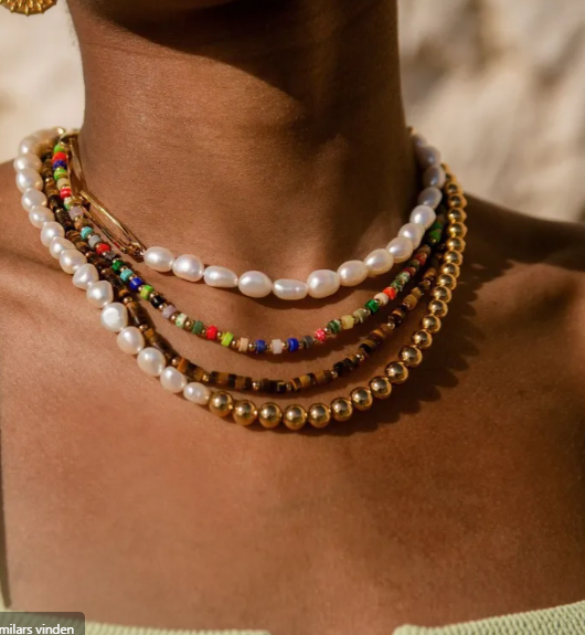 De pearl en gold sphere ketting