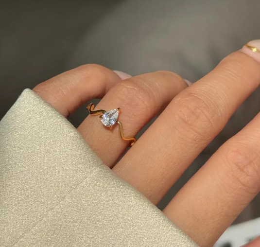 De new wave strass ring