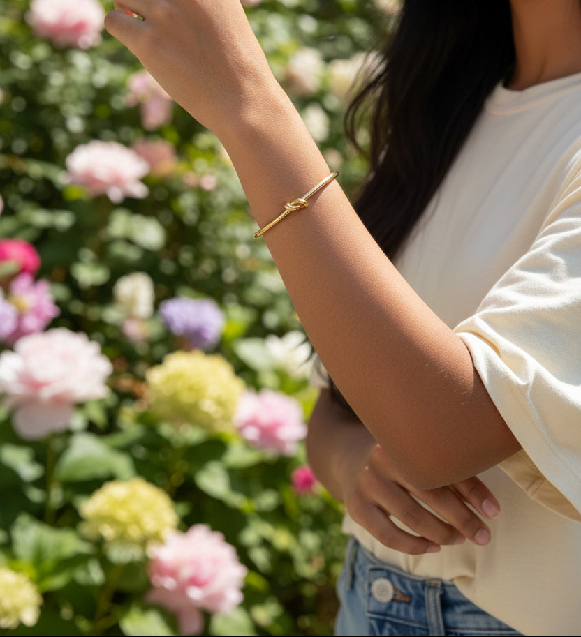 De tie the knot bangle armband