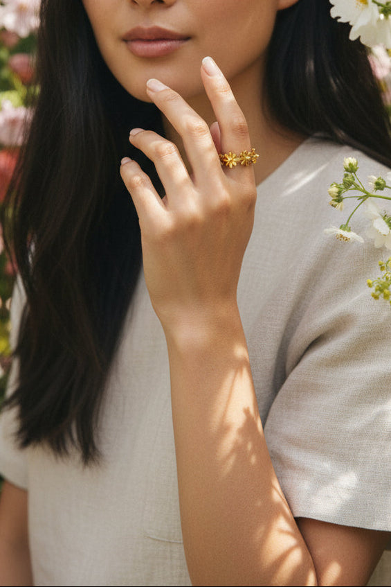 De Madeline flower ring